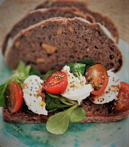 Tosta con pan de espelta integral con nueces